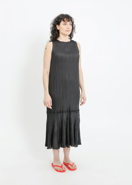ADELINE PLEAT DRESS / BLACK