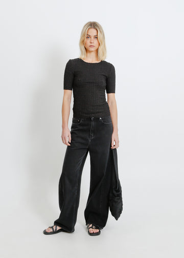 SUTTON PLEAT TEE / BLACK