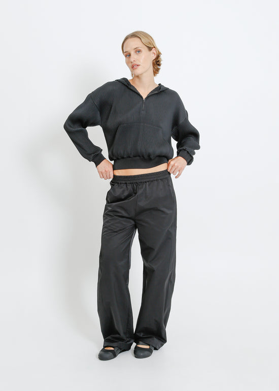 TARAN PLEAT HOODIE / BLACK