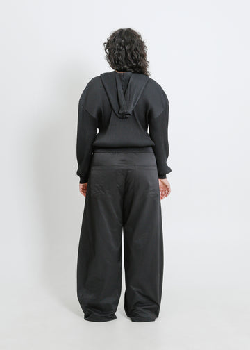 TARAN PLEAT HOODIE / BLACK