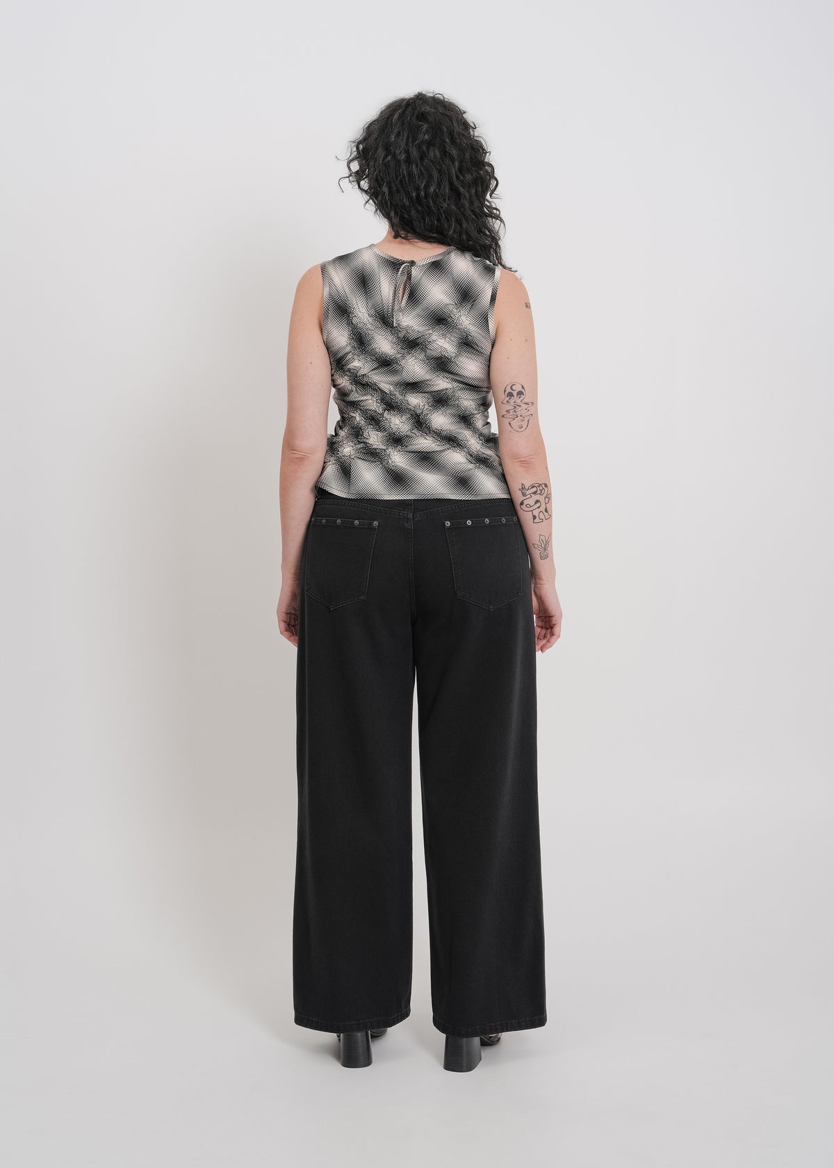 Fallon Top / Black-White - 
Black White (image 10)