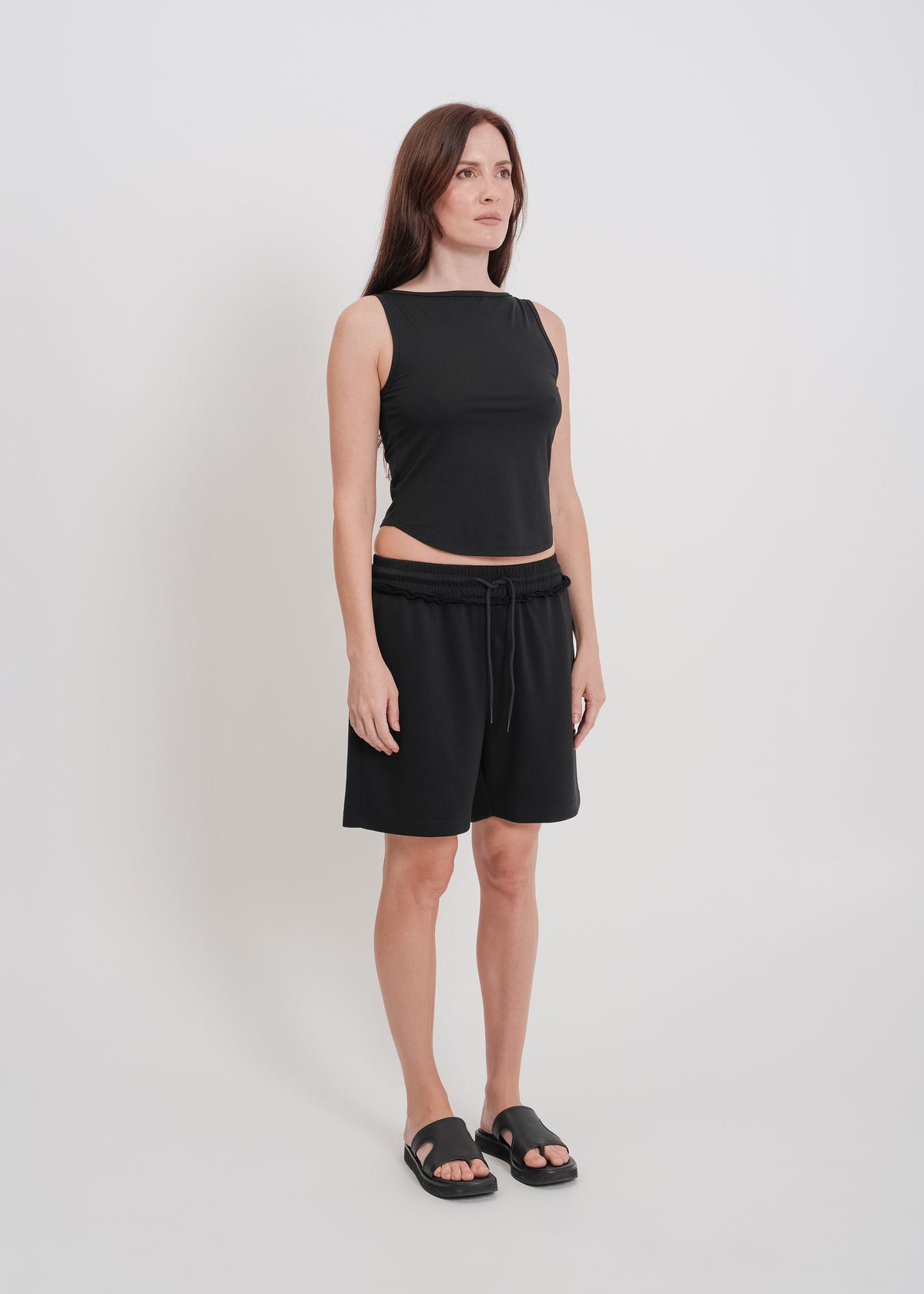 Arwen Short / Black - 
Black (image 2)