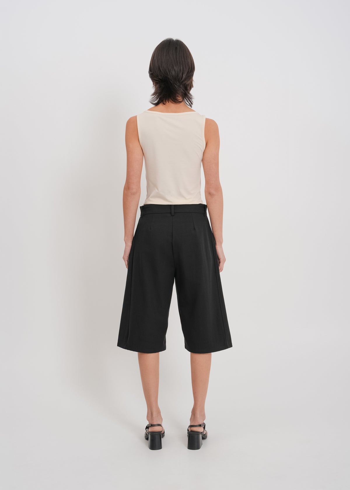 Hanna Short / Black - 
Black (image 4)