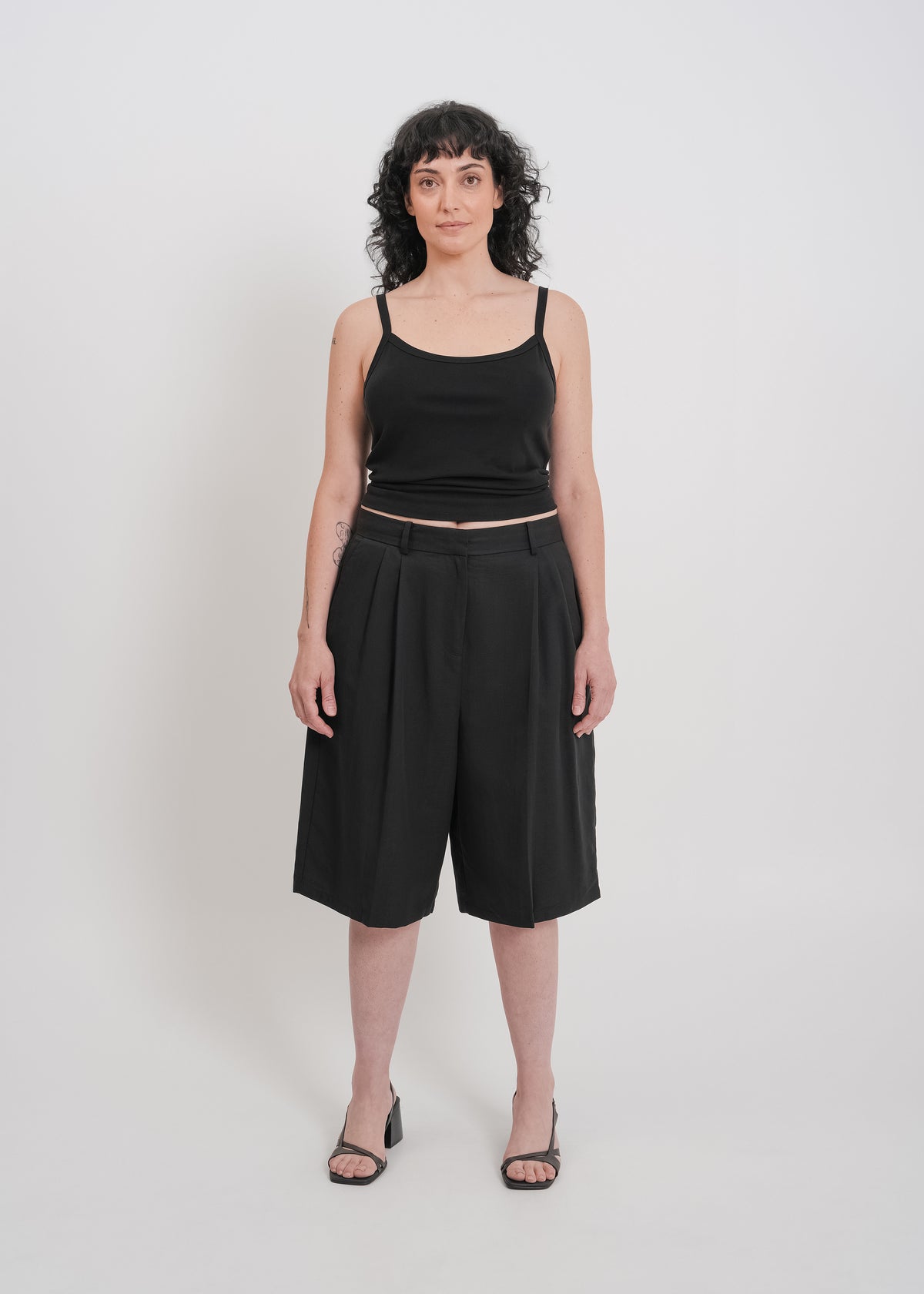 Saige Tailored Short / Black - 
Black (image 6)