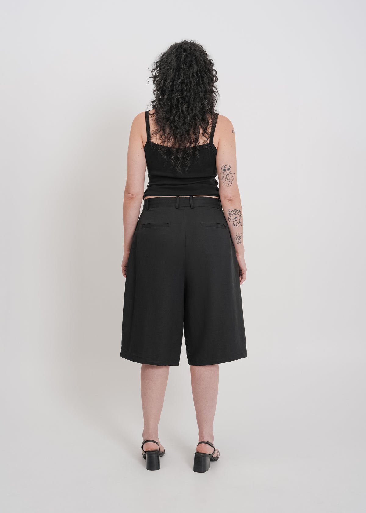 Saige Tailored Short / Black - 
Black (image 10)