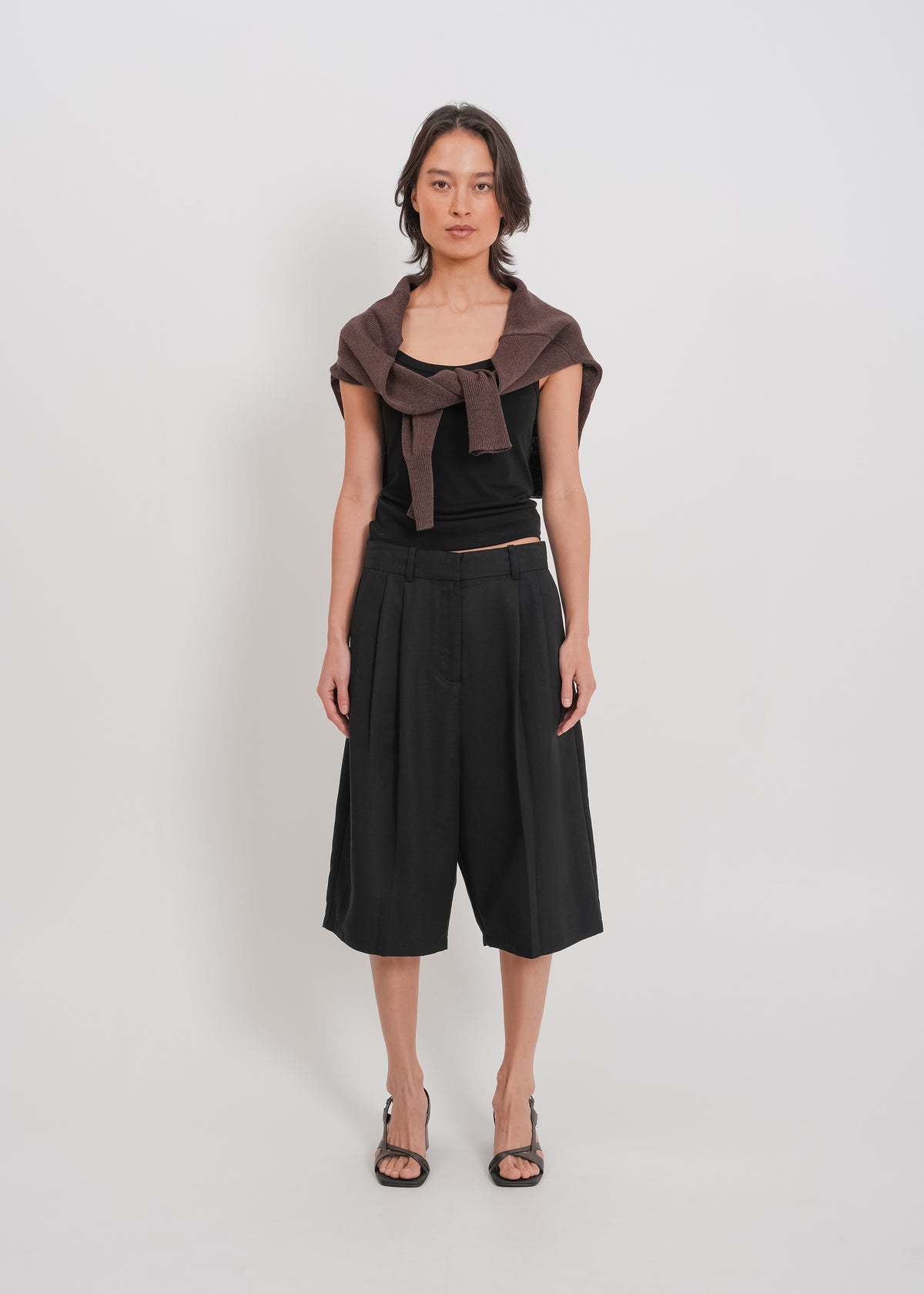 Saige Tailored Short / Black - 
Black (image 1)