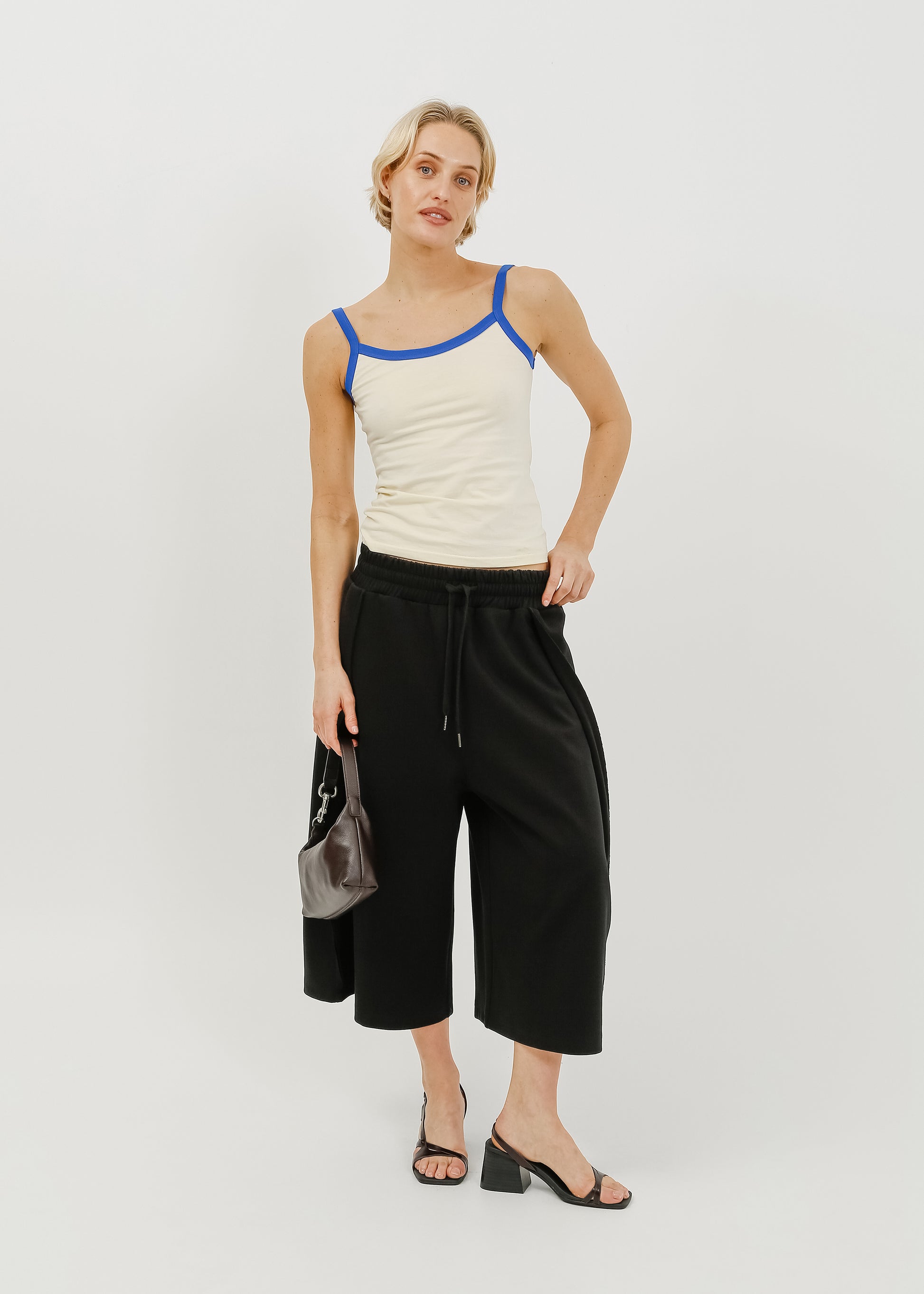 Cyrus Short / Black - 
Black (image 5)