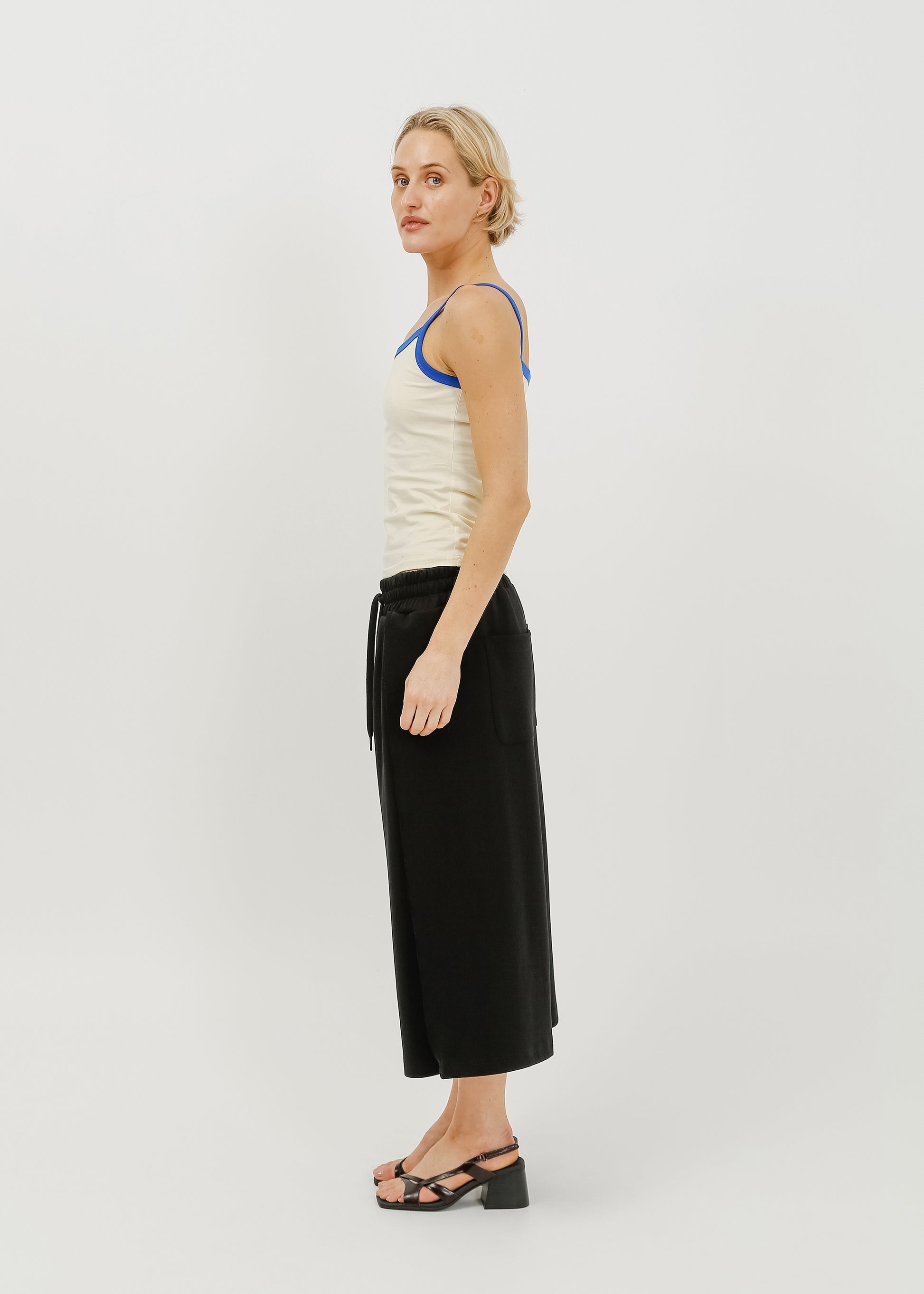 Cyrus Short / Black - 
Black (image 3)
