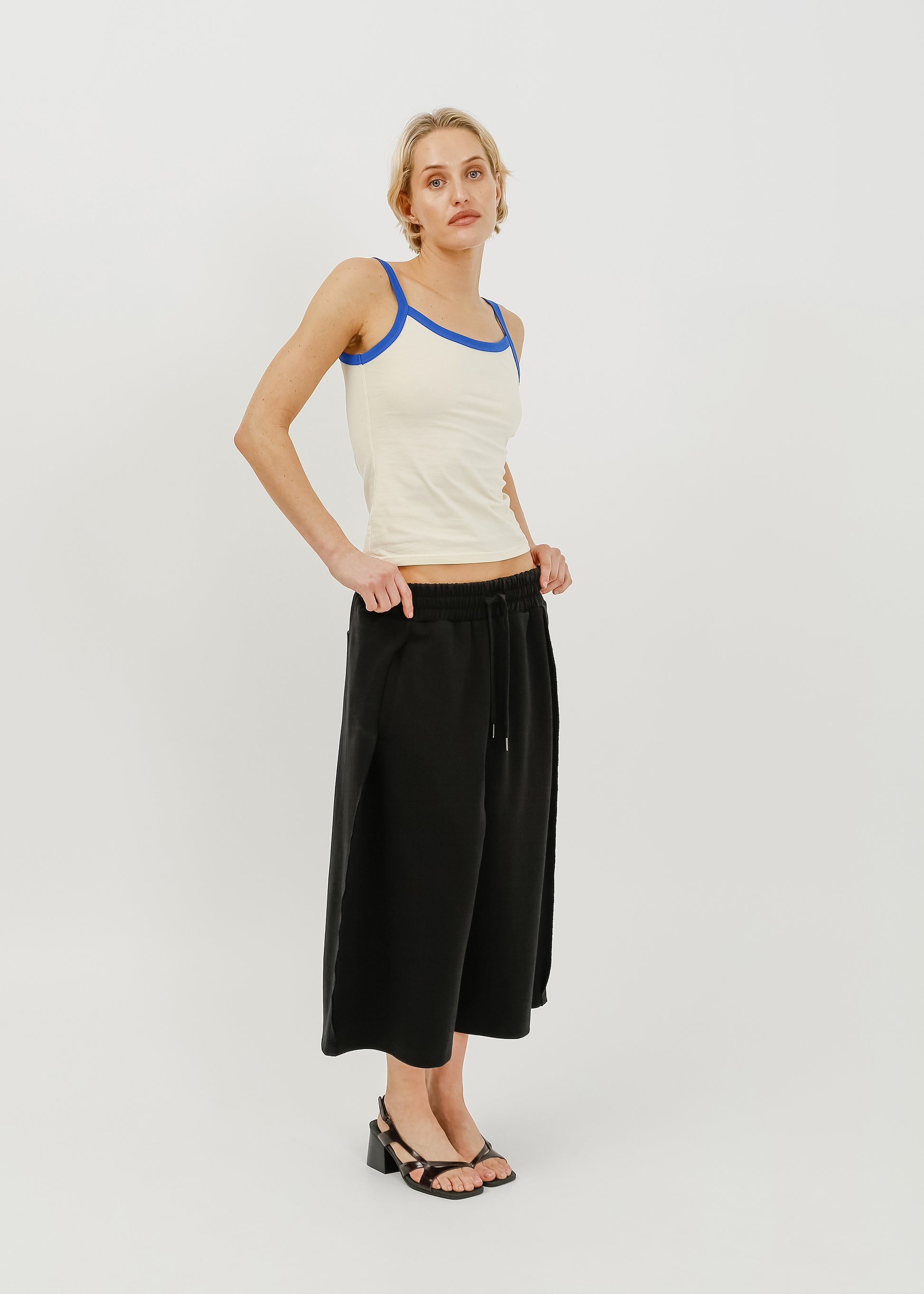 Cyrus Short / Black - 
Black (image 2)