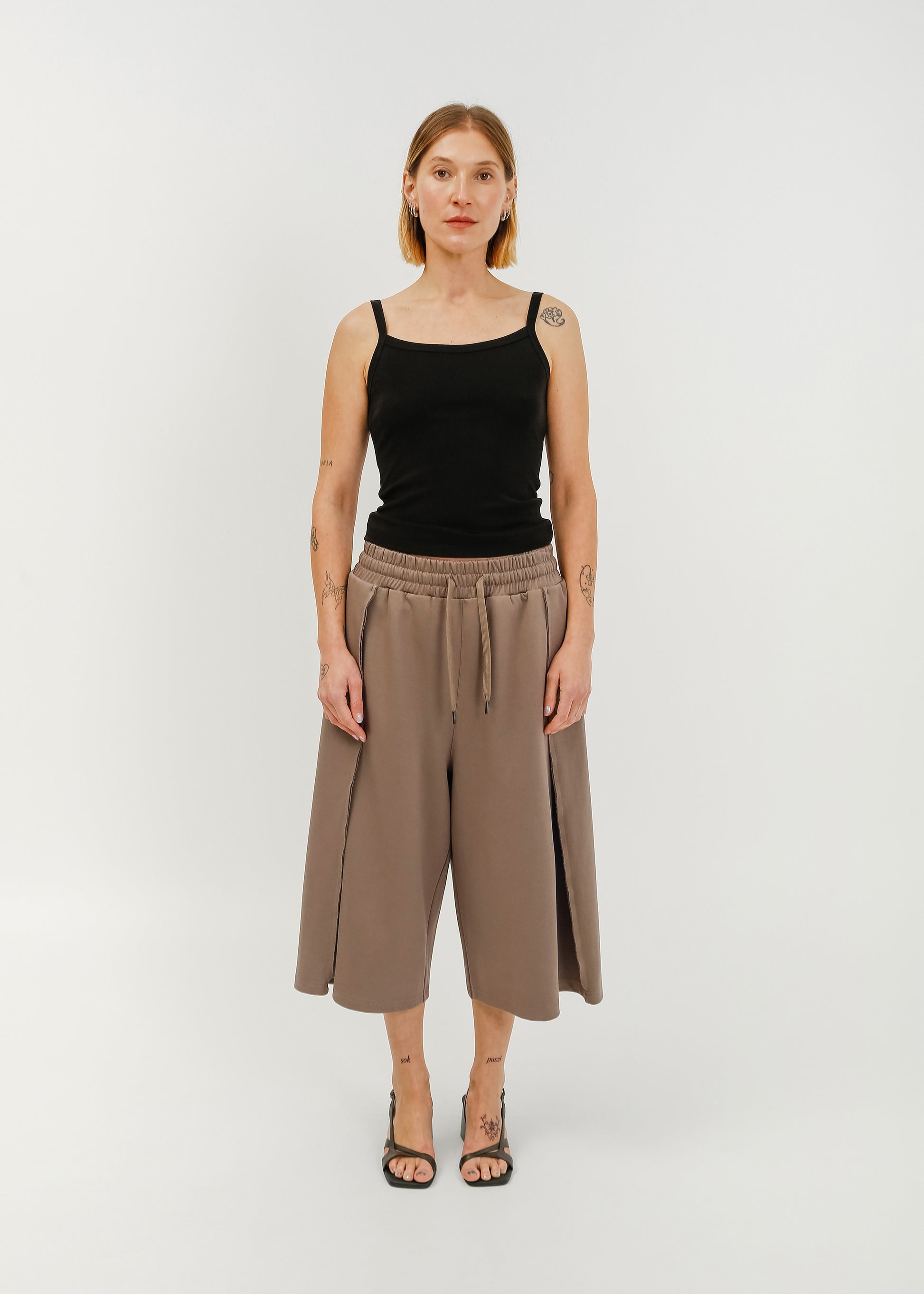 Cyrus Short / Washed Taupe - 
Washed Taupe (image 1)