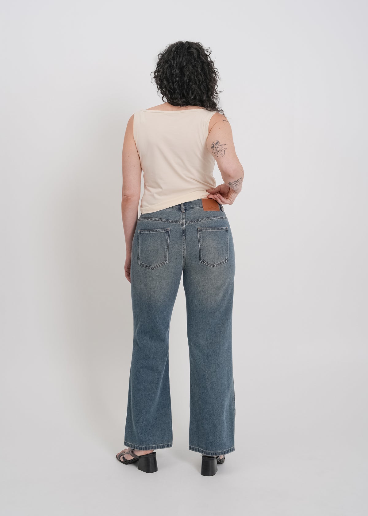 Merida Jean / Vintage Blue - 
Vintage Blue (image 9)
