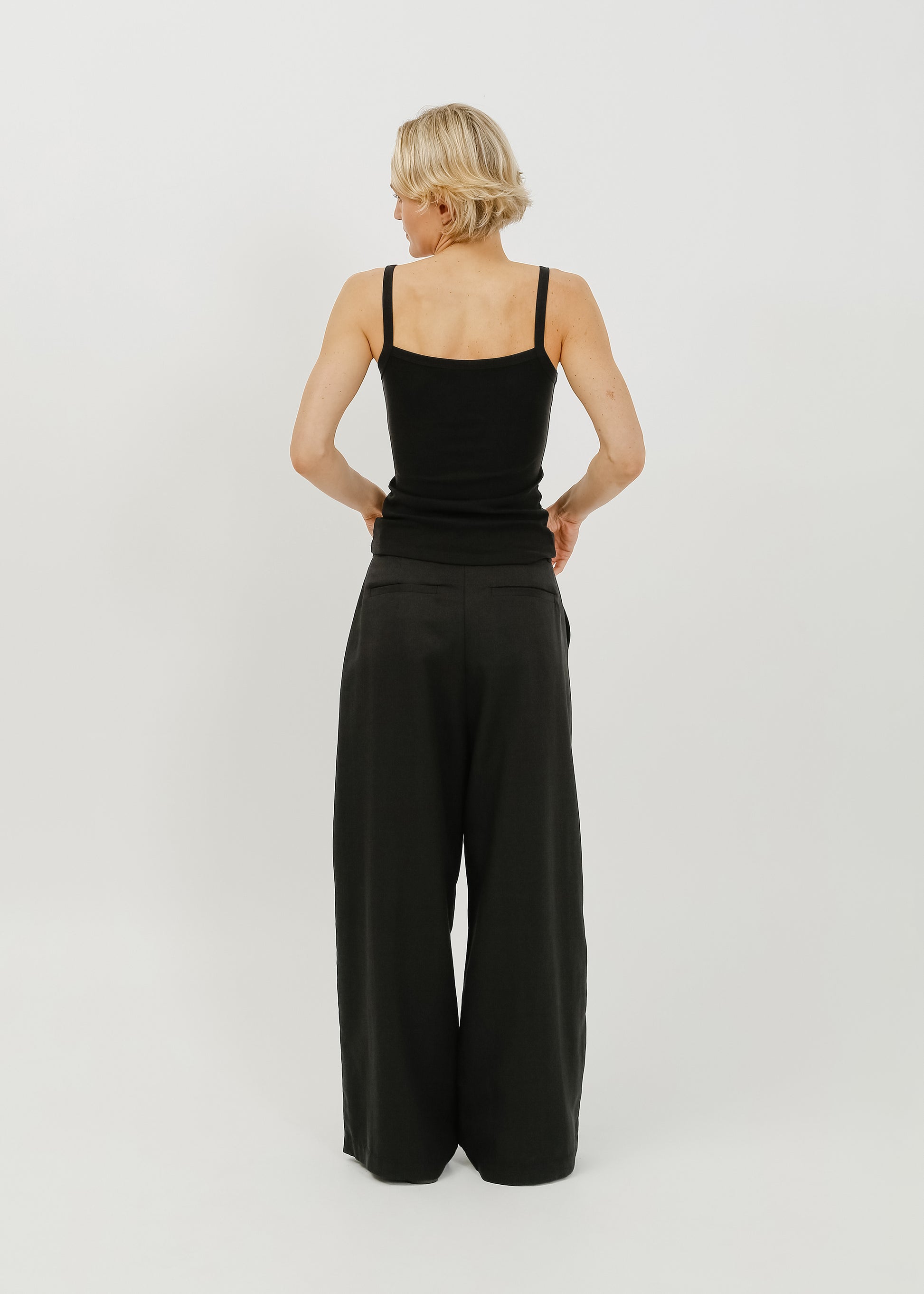 Aris Pant / Black - 
Black (image 4)