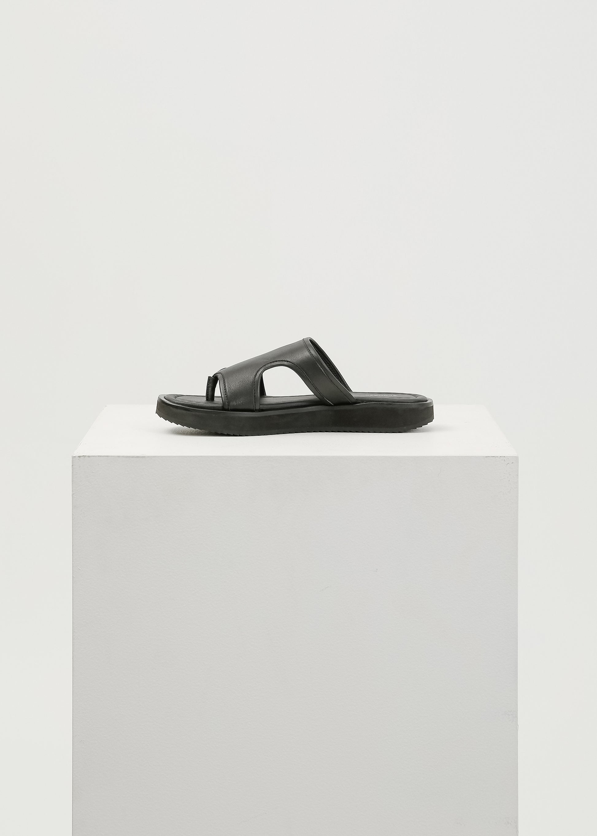 Fable Slide / Black - 
Black (image 2)