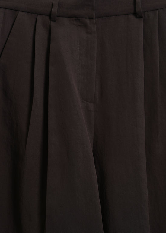 Saige Tailored Short / Chocolate