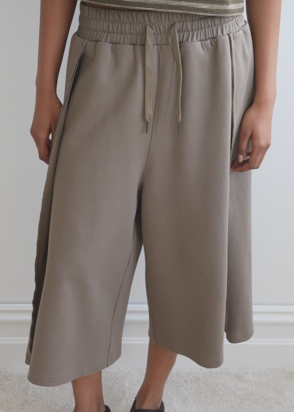 Cyrus Short / Washed Taupe - 
Washed Taupe (image 2)